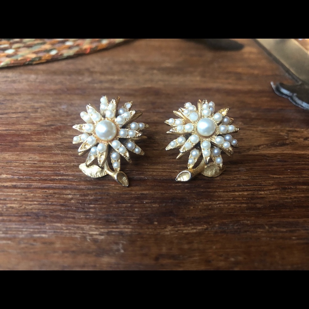Floral Pearl Earrings